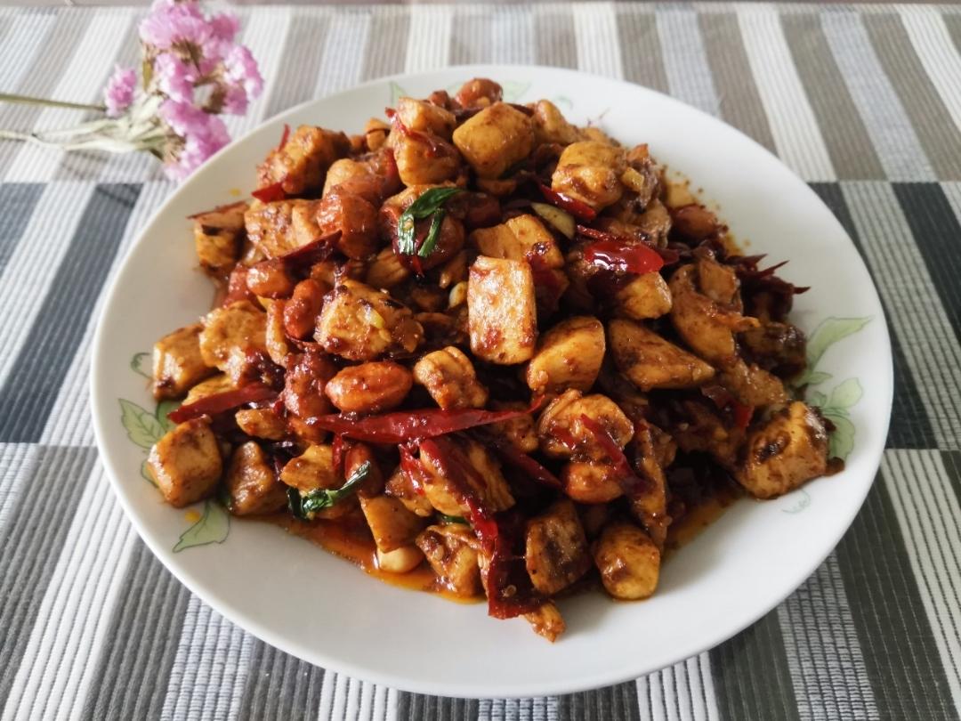 厨师长教你: “宫保鸡丁”的川味正宗做法, 一看就有食欲, 收藏了