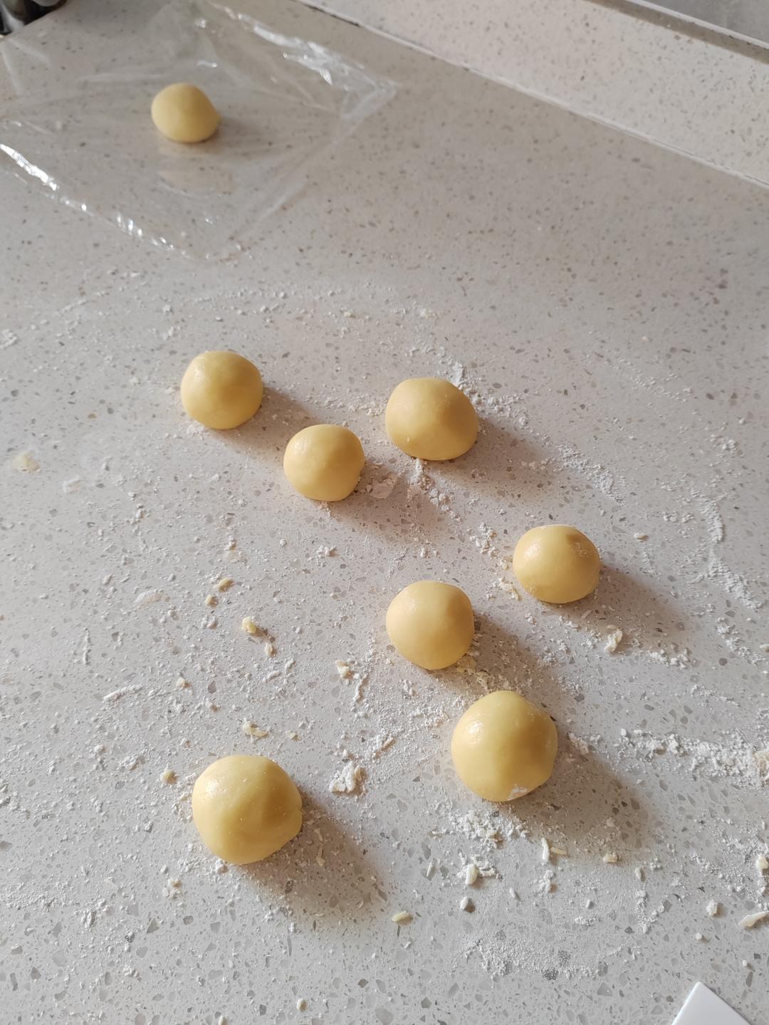 好吃到炸裂的港式菠萝包（附带制作酥皮的小视频）