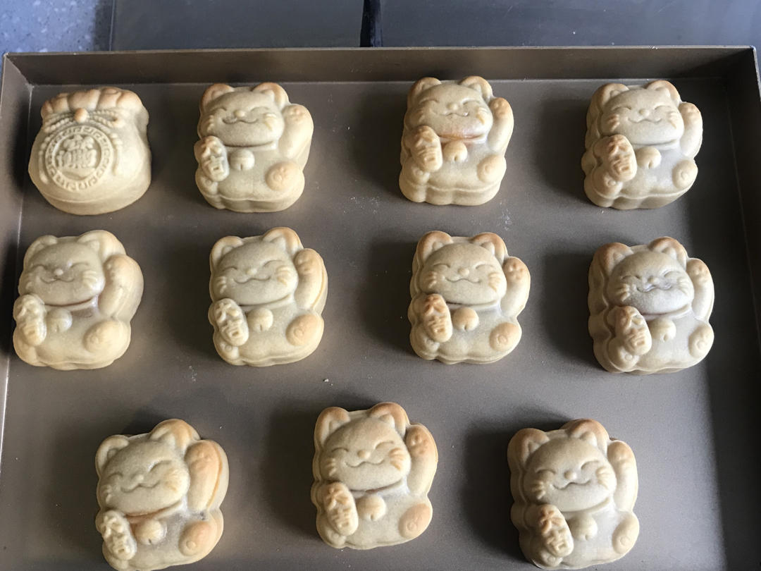 广式月饼—蛋黄莲蓉月饼