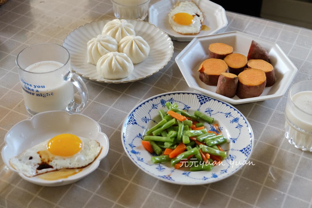 松软多汁的肉包子