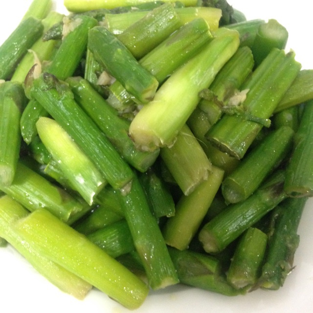 蒜香炒芦笋
