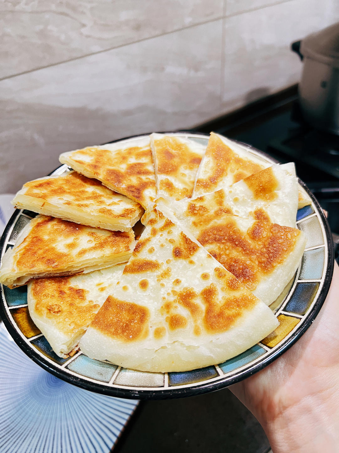 烙饼不硬的小窍门 掌握了你也能看出柔软多层凉了不硬的小油饼