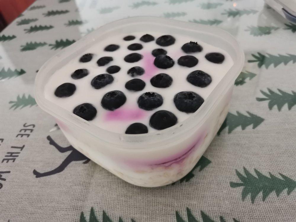 隔夜香蕉酸奶麦片