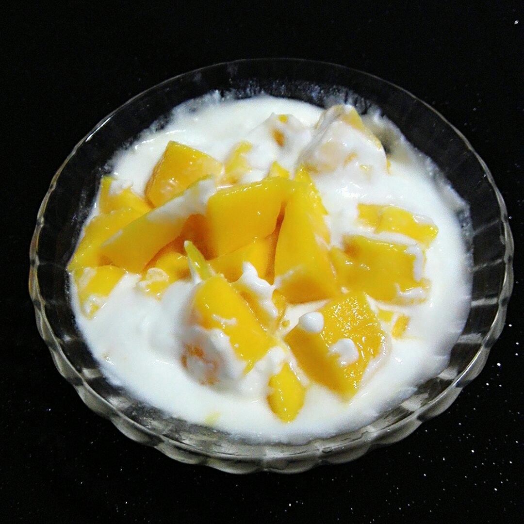 团子一直在努力做的芒果酸奶