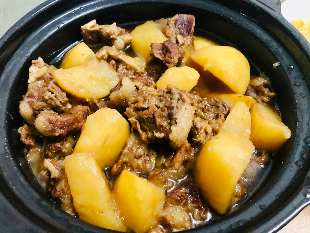 简易版的牛腩焖土豆