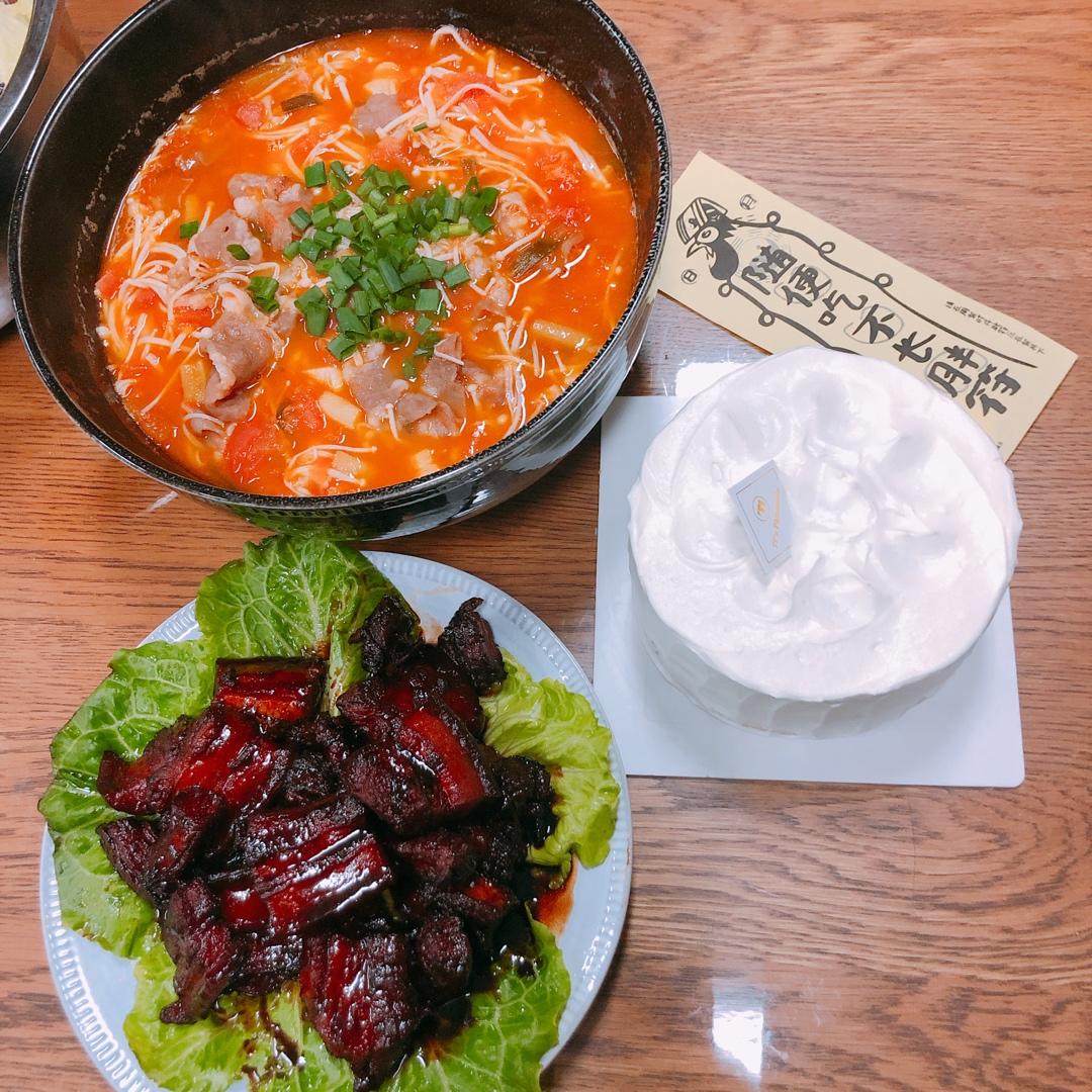 番茄金针菇肥牛锅 鲜到眉毛掉