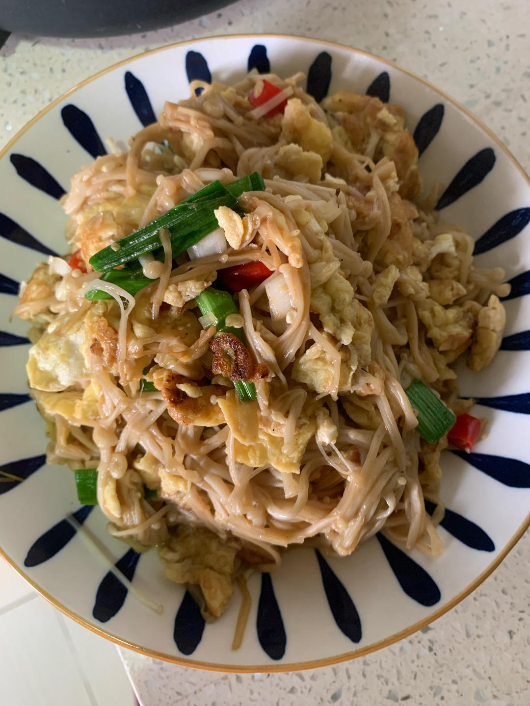 金针菇炒鸡蛋