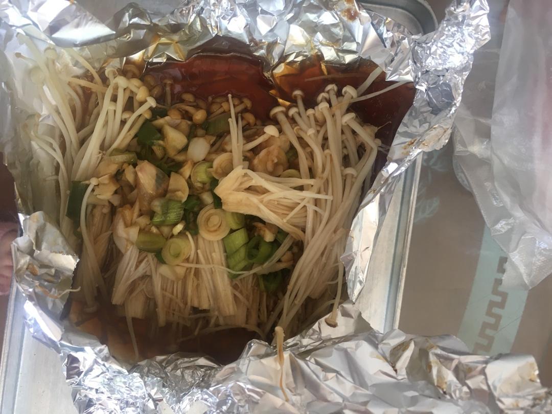 锡纸金针菇-在家用烤箱就能做的烧烤，烧烤店必点菜品之一！超鲜！