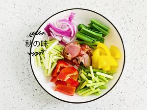 七彩炒腊肉/回锅肉的做法 步骤3