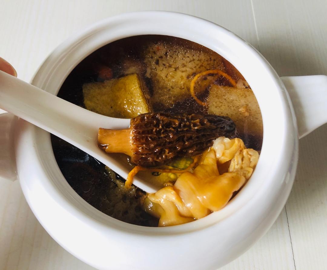 羊肚菌海参花胶竹笙虫草花汤/老火靓汤