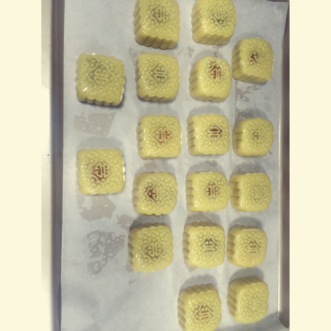 广式月饼——蛋黄莲蓉月饼