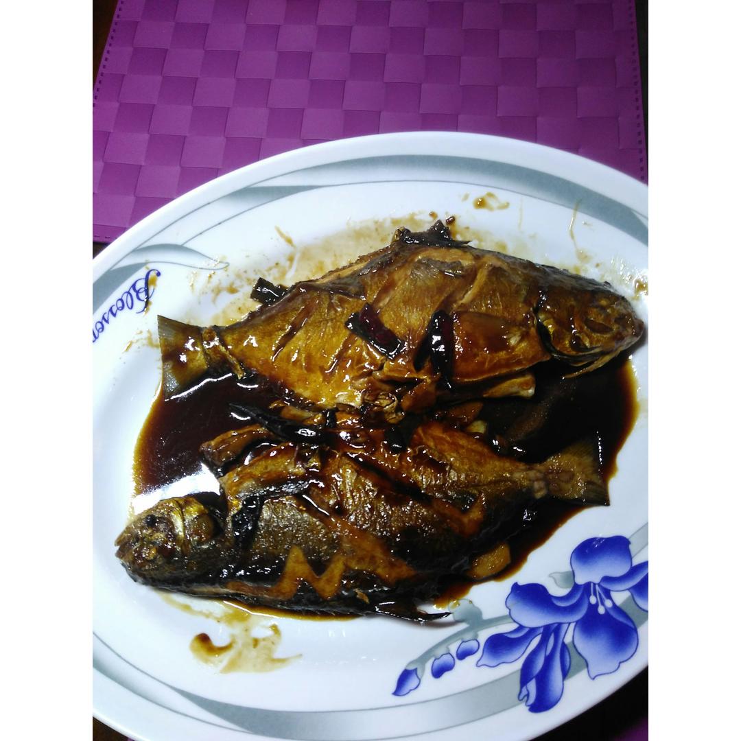 传统中式红烧平鱼