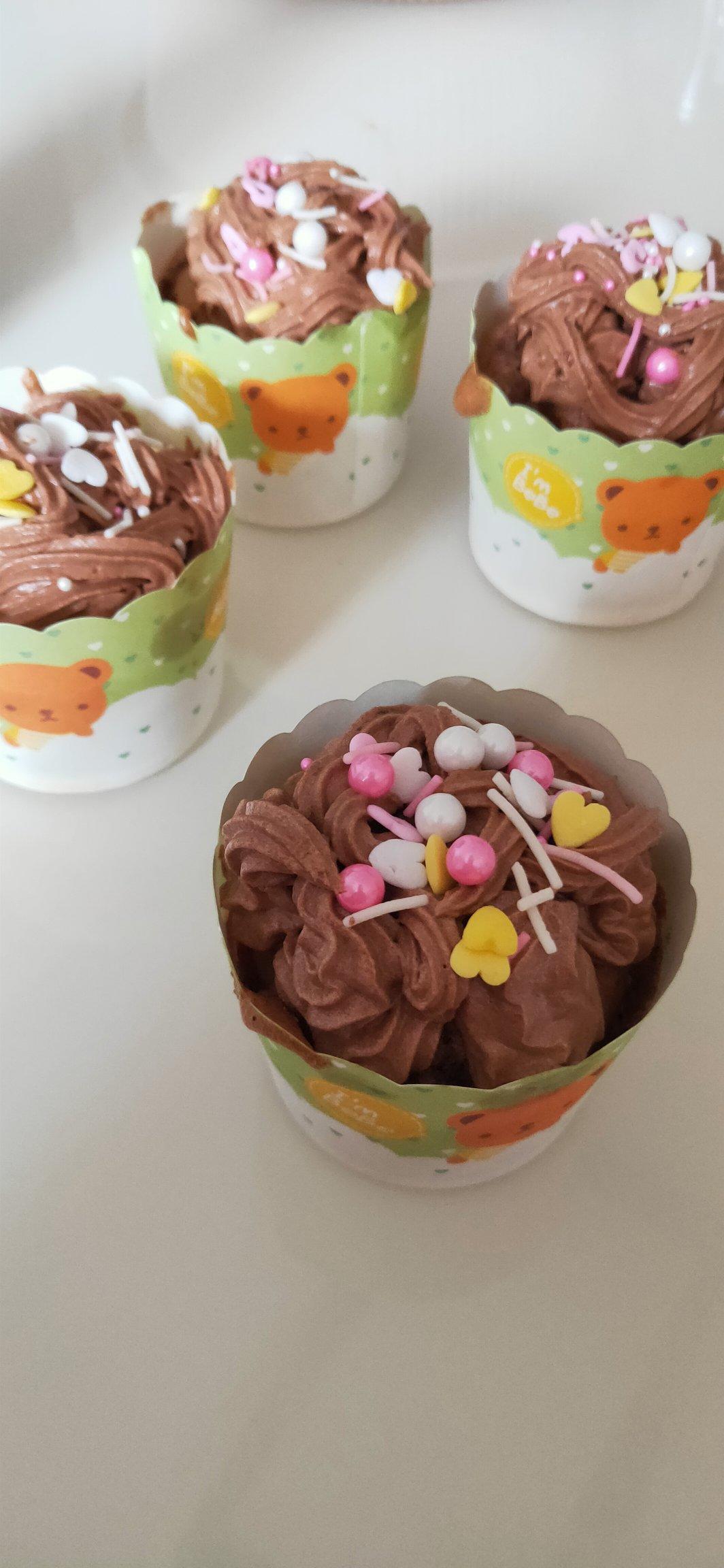 巧克力浓郁！好吃到流泪，巧克力脆珠纸杯蛋糕