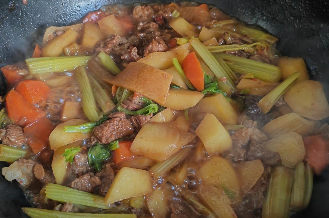 土豆焖牛腩