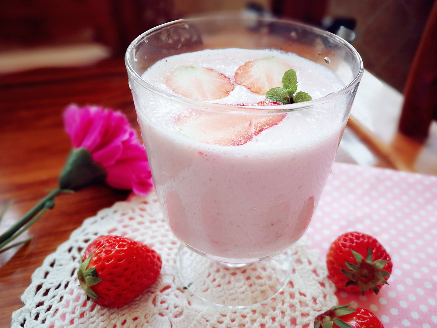 草莓蜂蜜奶昔