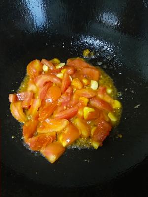 西红柿金针菇粉丝汤的做法 步骤2