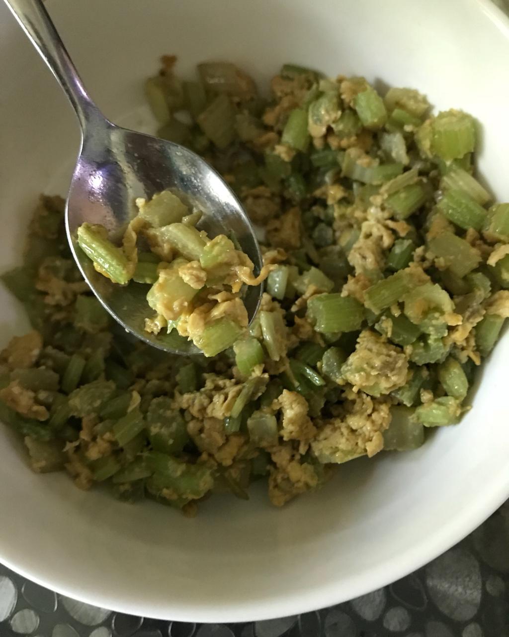 芹菜炒鸡蛋