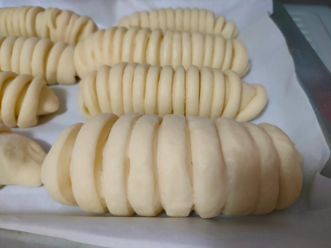 超级简单的豆沙排包｜面包