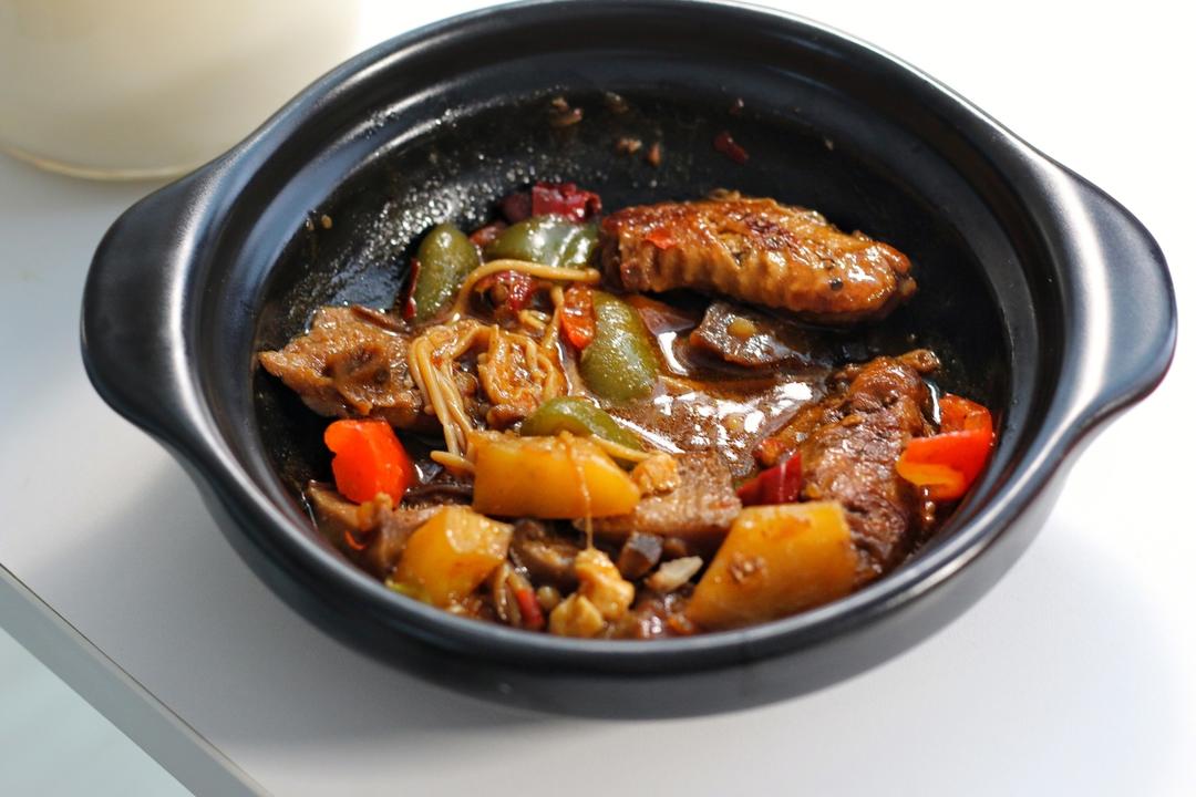 好吃到连汤汁都不剩的黄焖鸡做法，米饭杀手