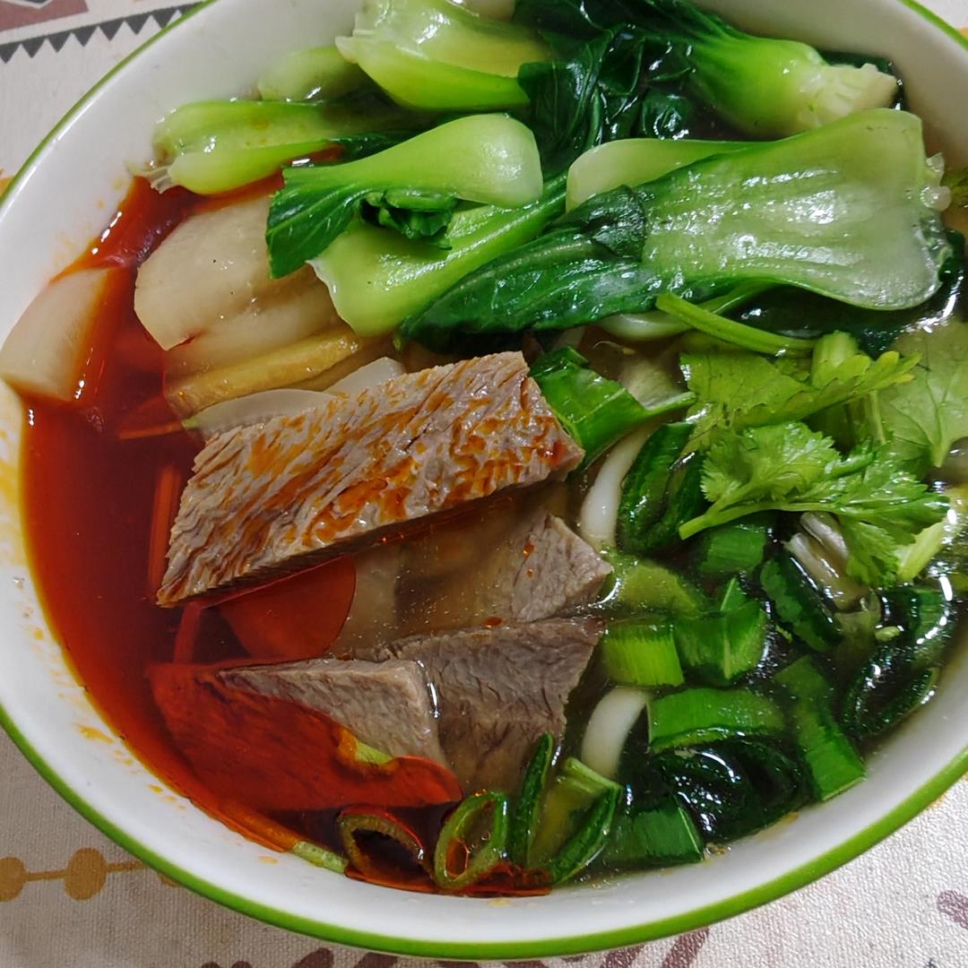 正宗兰州牛肉面～～                        不是兰州拉面😁