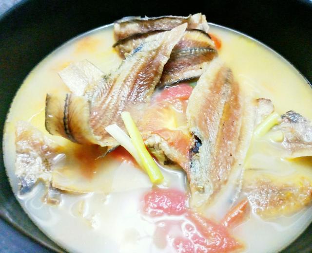 龙利鱼干番茄汤的做法