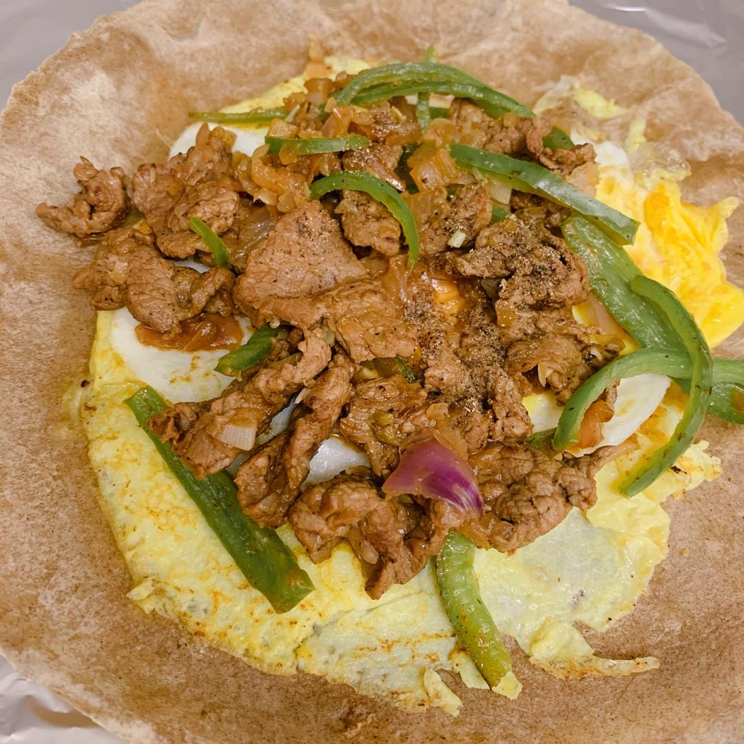 减脂餐牛肉鸡蛋辣白菜全麦卷饼