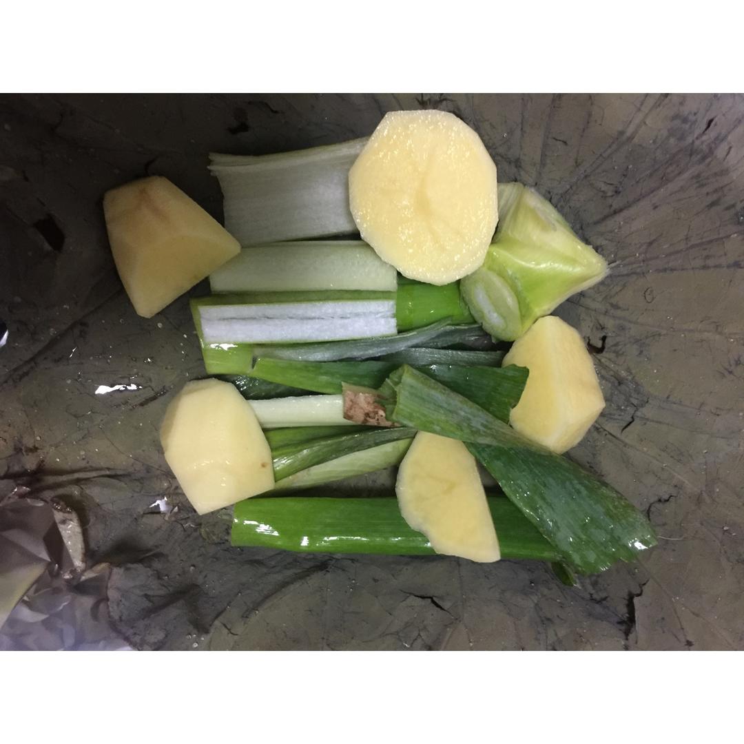 荷叶叫花鸡