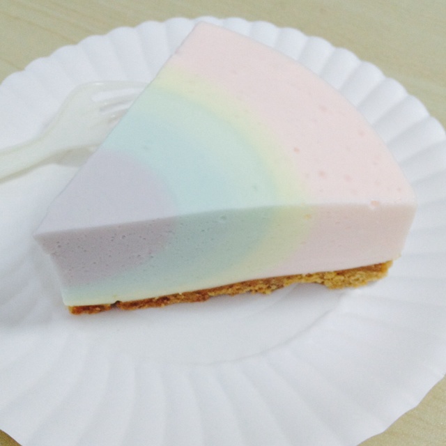彩虹慕斯蛋糕