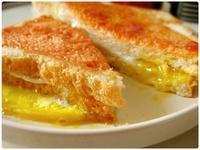 【1分钟鸡蛋三明治】微波懒人早餐的做法 步骤8