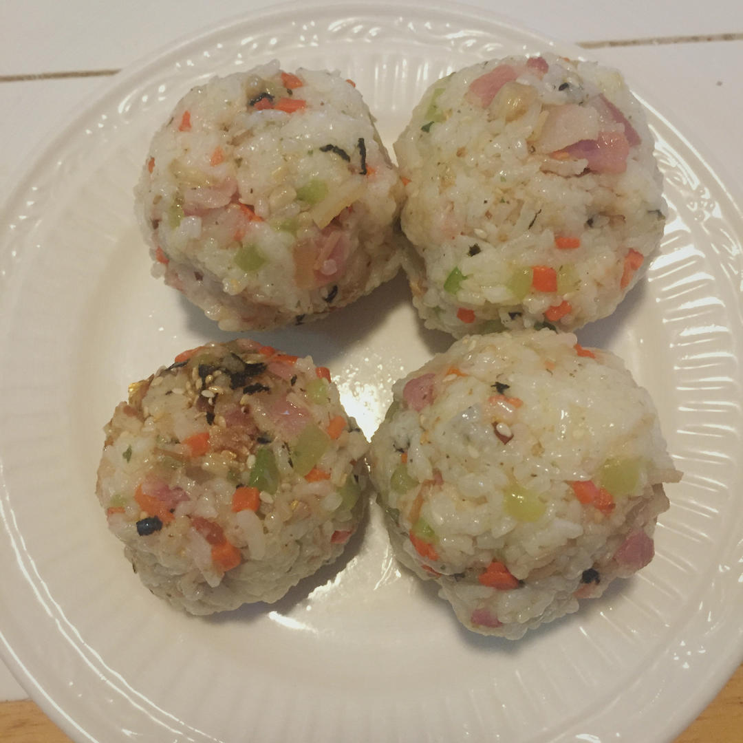 小盆友超爱的肉松饭团子