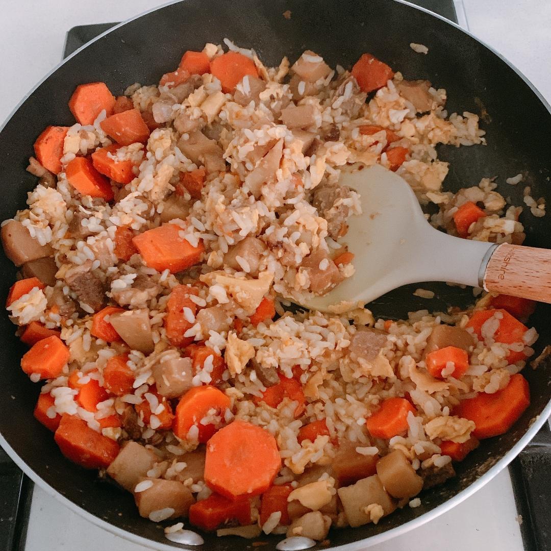 省心电饭煲土豆胡萝卜西红柿牛胸肉