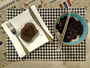 煎牛肩肉和速食韩式炸酱面的做法 步骤10