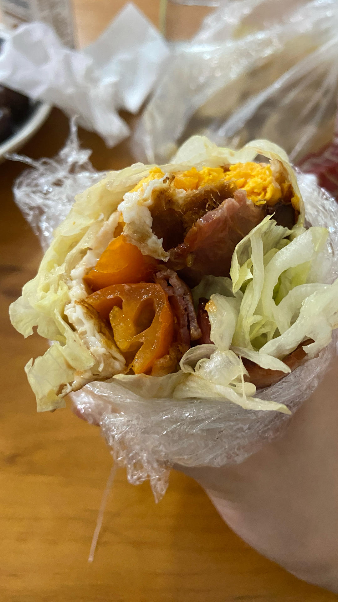 生菜卷饼早餐