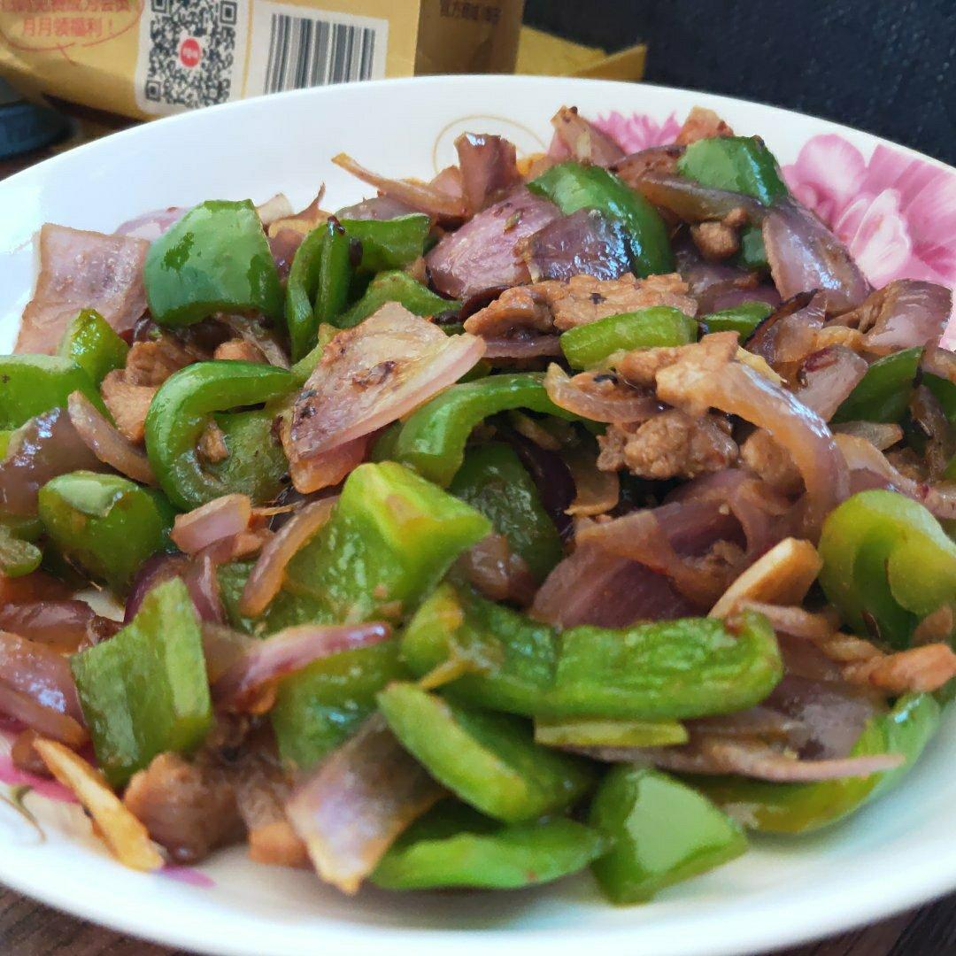 洋葱青椒炒肉