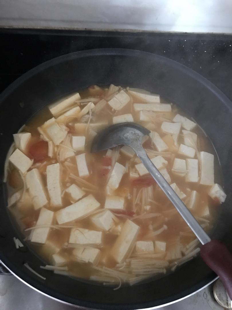 【瘦身又美味】西红柿金针菇豆腐汤
