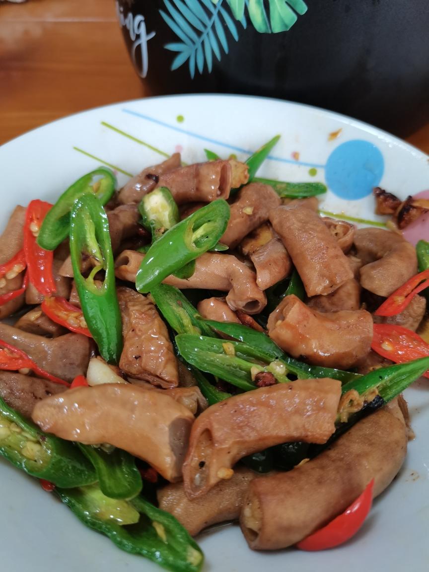 停不下筷子的炒小肠的做法