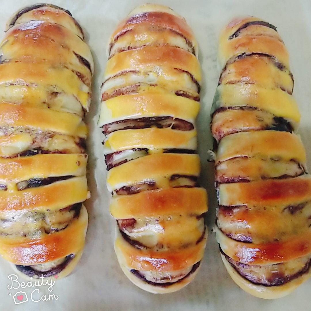 豆沙毛毛虫面包