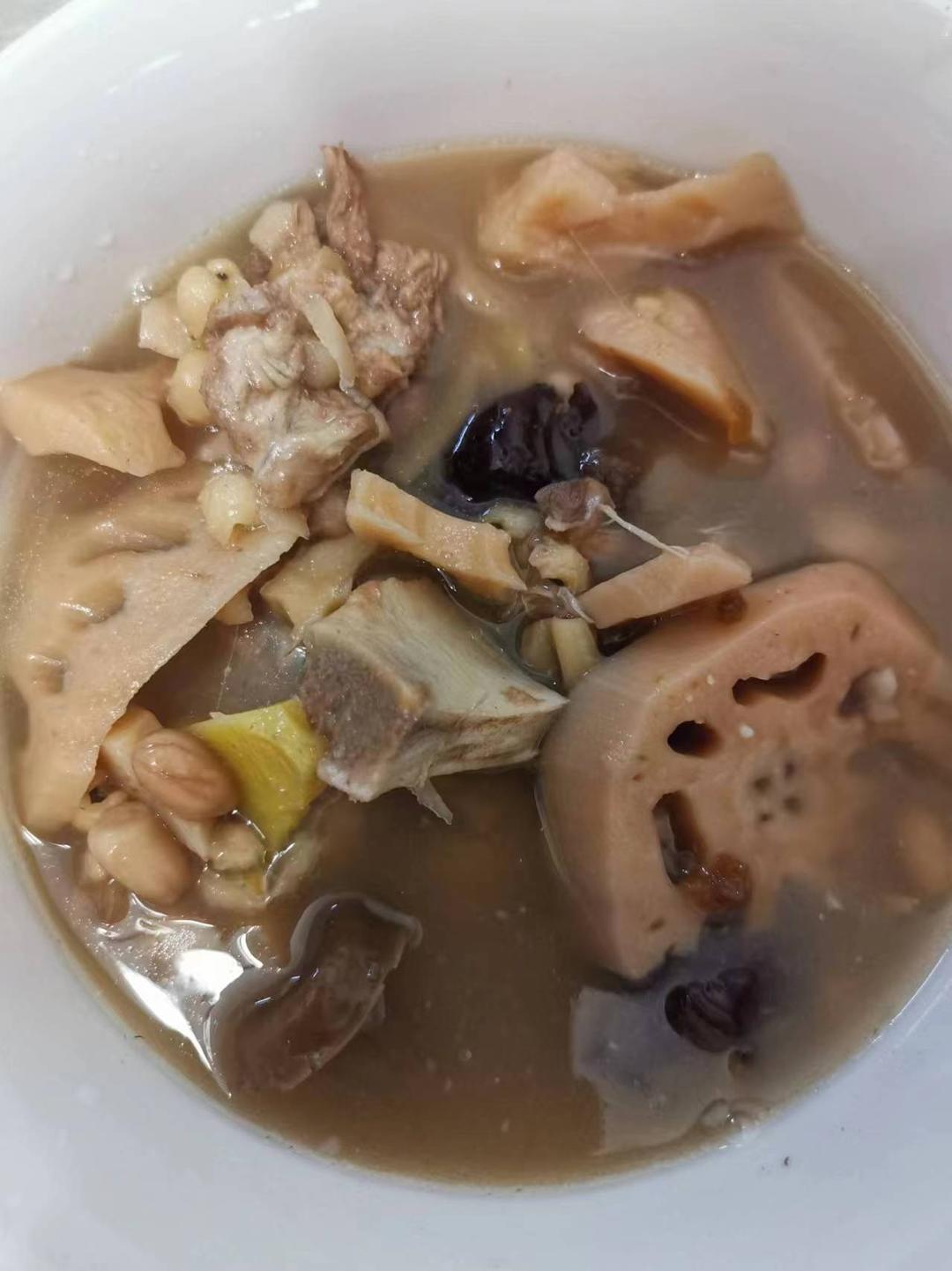 花生莲藕排骨汤
