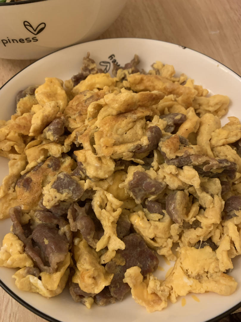 滑蛋牛肉，牛肉滑嫩，鸡蛋松软