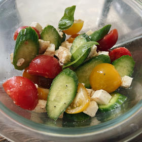 番茄马苏里拉沙拉 - Cherry Tomato and Mozzarella Salad