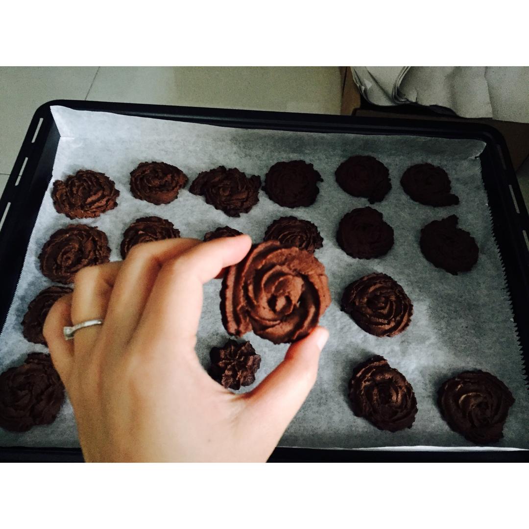 挤花毫无压力的巧克力曲奇