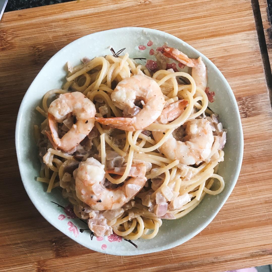 蒜香奶油鲜虾意面