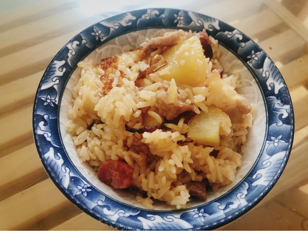 腊肠土豆焖饭