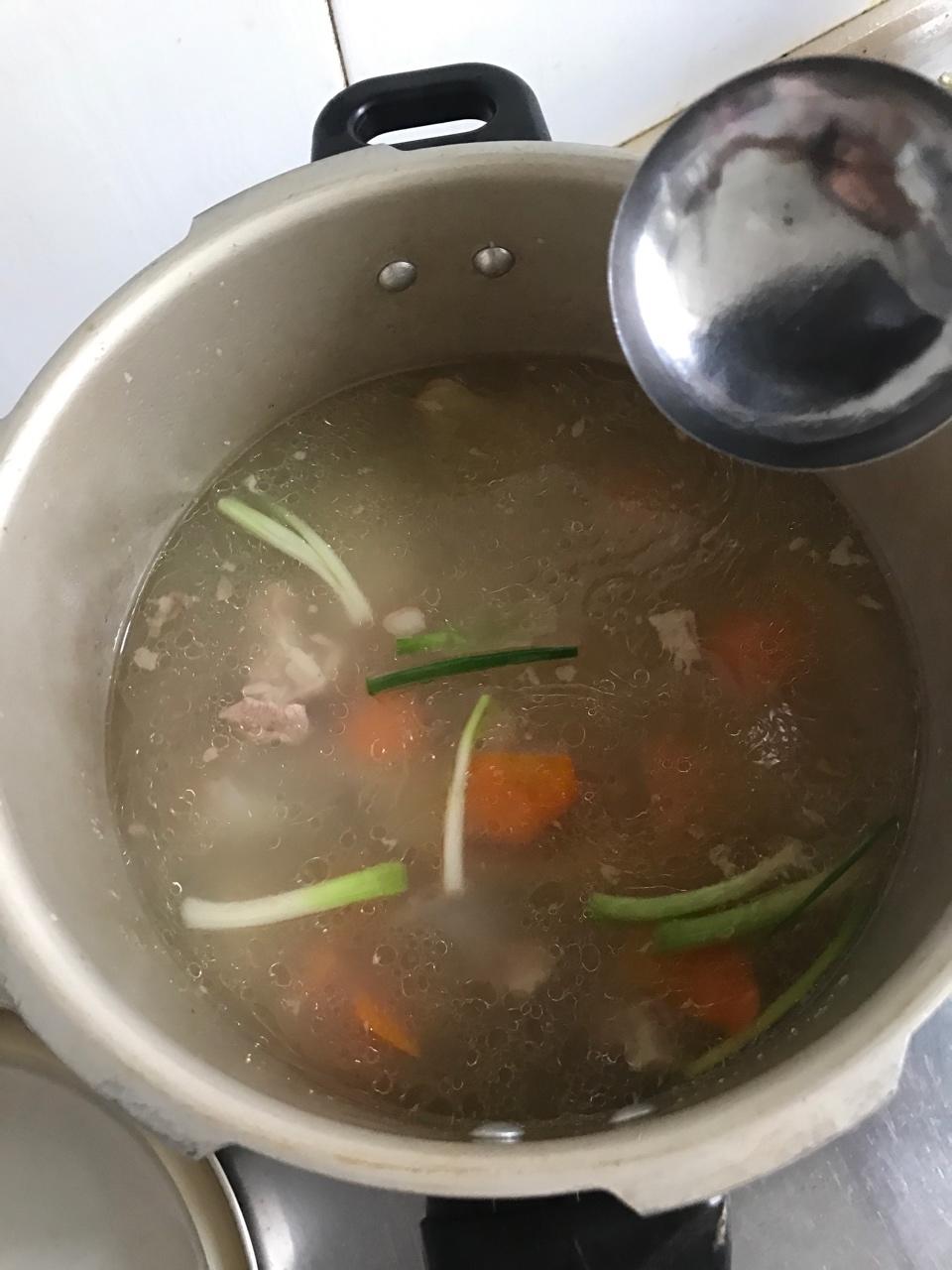 山药胡萝卜排骨汤