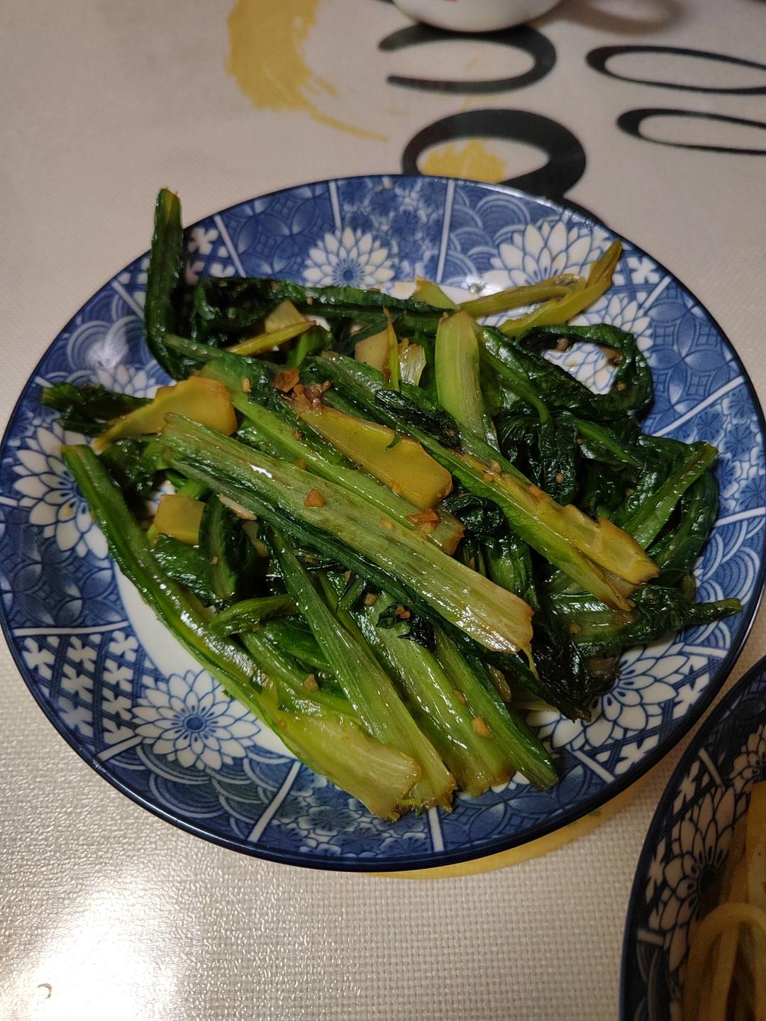 蒜蓉耗油清炒油麦菜，减脂快手菜，宝宝超爱，傻瓜步骤，屡试不爽，好吃且下饭，鲜香爽口！！
