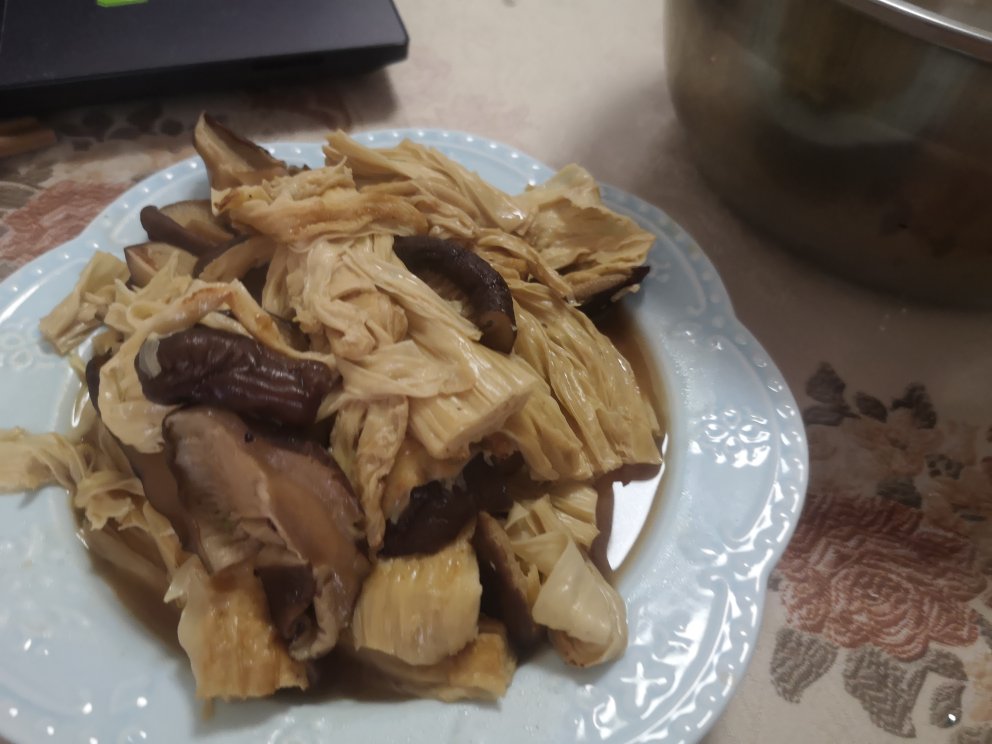 平菇腐竹煲(清甜易做)