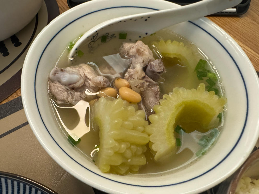 苦瓜黄豆排骨汤