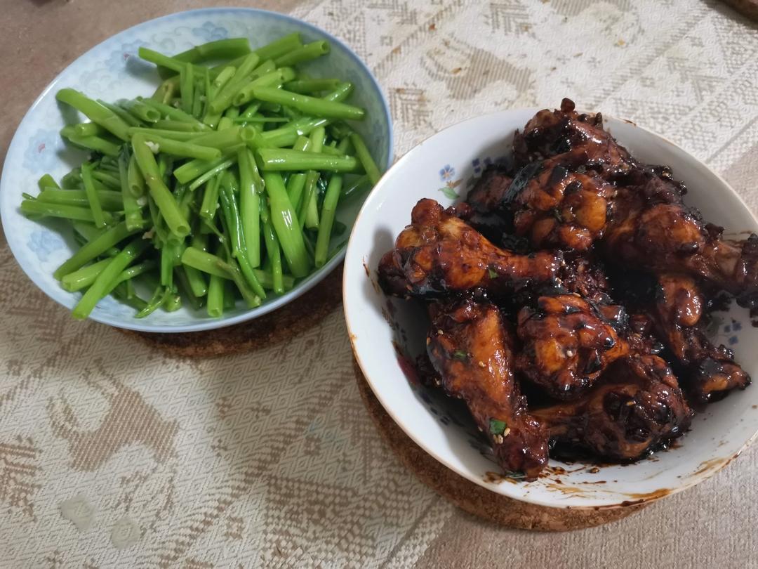 好吃到舔手指的「蒜香蜜汁鸡翅根」👍