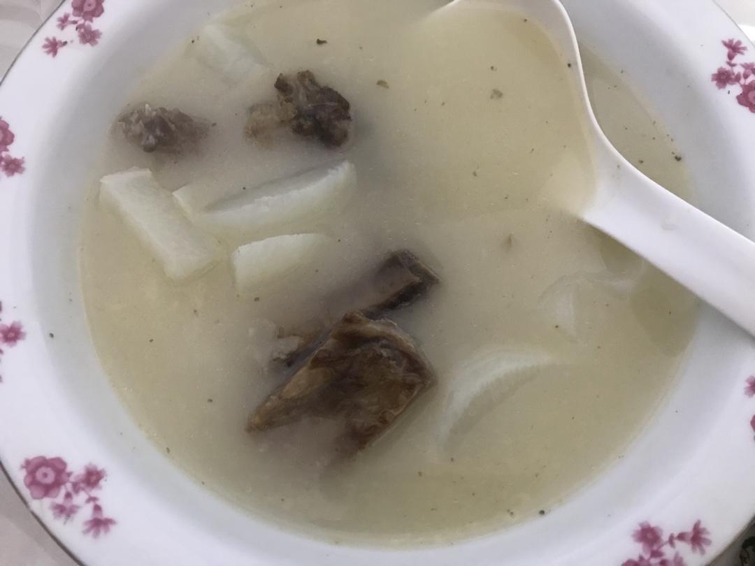 腊排骨萝卜汤