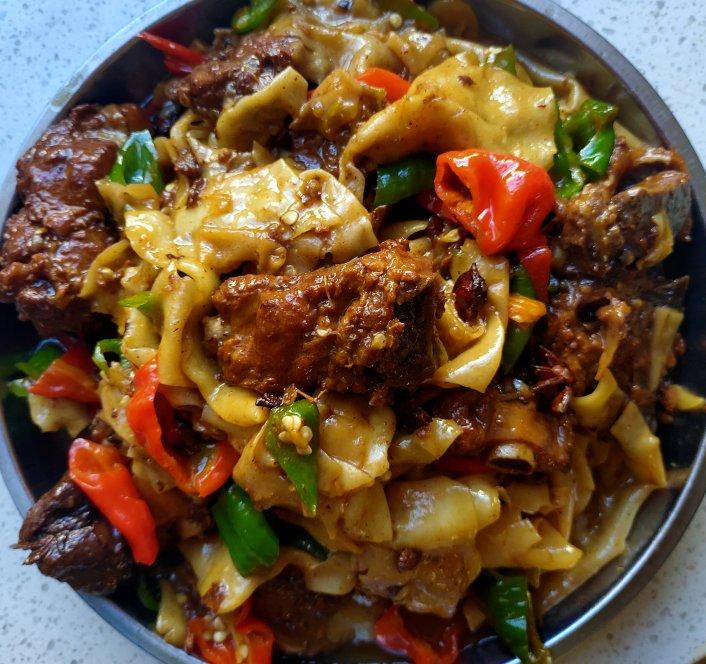 乖一点就亲你btlc做的羊肉焖饼肉食者的狂欢